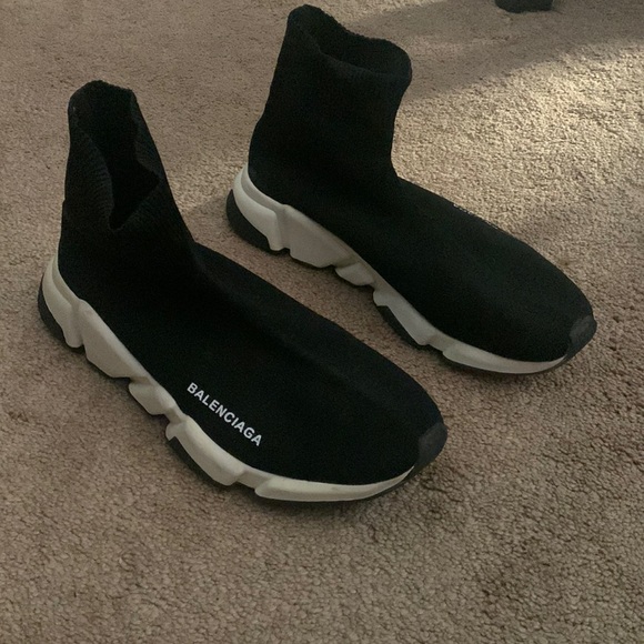 Balenciaga - Picture 1 of 3